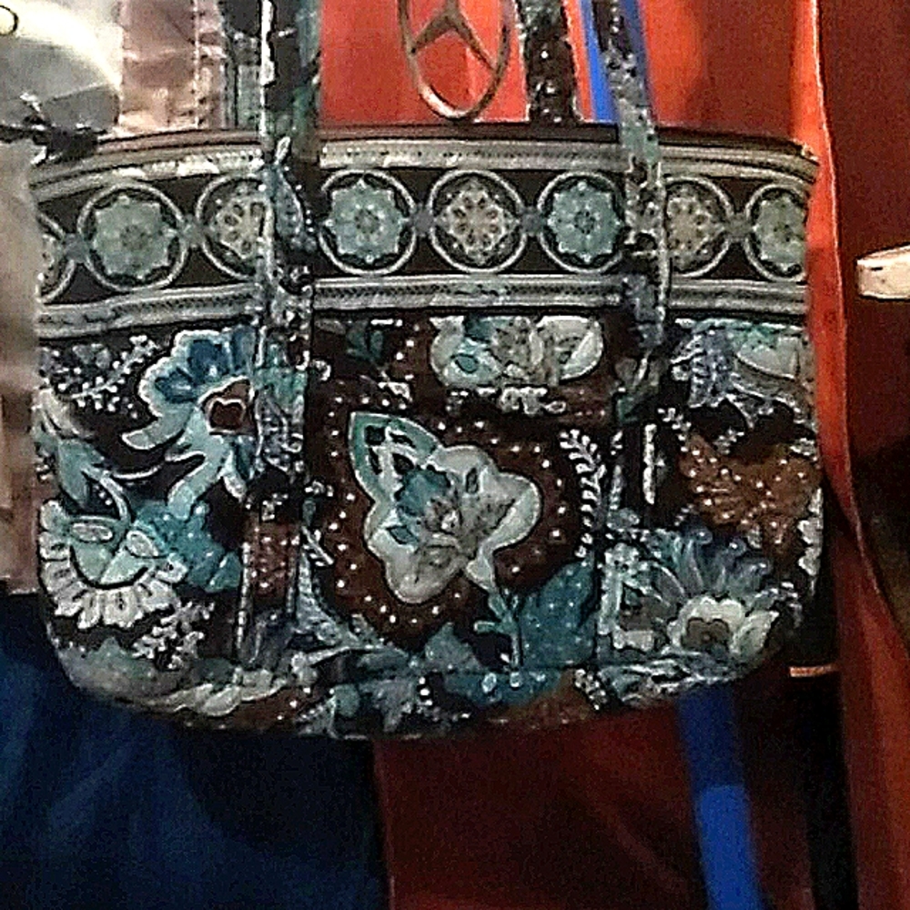 rich in color collecters item VERA BRADLEY .